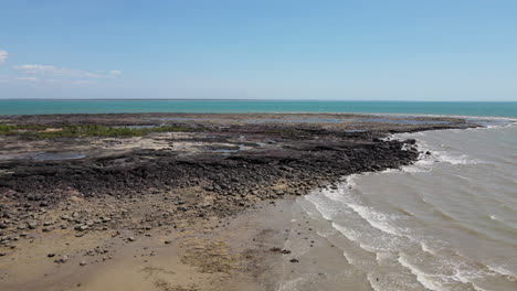 Drone-shot-of-Rock-Pool-and-Ocean-at-East-Point-Reserve-in-Darwin,-Northern-Territory