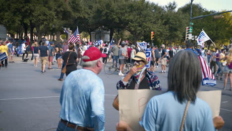 Manifestantes-Opositores-Discuten-En-Protesta-Por-Las-Elecciones-Presidenciales-En-Austin,-Texas---4k