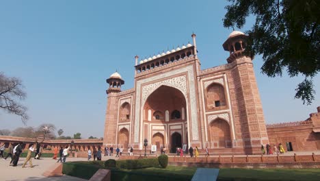 People-walking-to-the-main-gateway-to-the-Taj-Mahal,-India