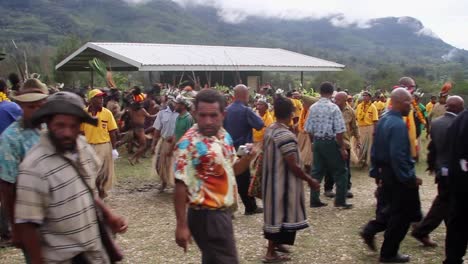 Papau-Tribal-Tradicional-Nueva-Guinea-Cantar-Cantar-En-La-Campaña-Electoral-De-Solan-Mirisim