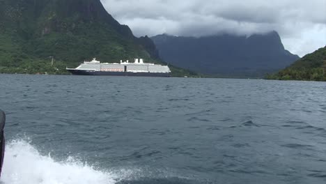 Cruise-ship-anchored-in-Opunohu-Bay,-Moorea-island,-French-Polynesia