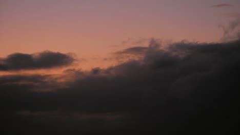 Close-up-shot-dark-clouds-moving-fast-timel-apse