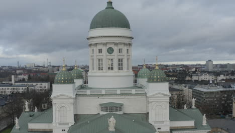 Catedral-De-Helsinki.-Vista-Del-Pedestal-Del-Dron-Hacia-Abajo
