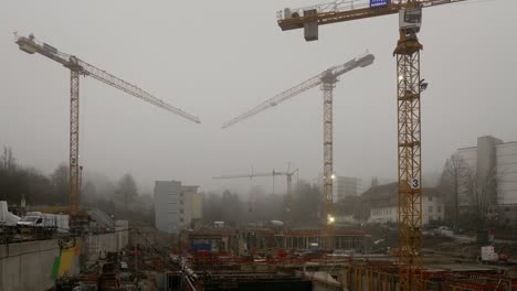 It-is-busy-on-a-foggy-day-and-the-3-cranes-swing-to-new-positions-at-the-same-time