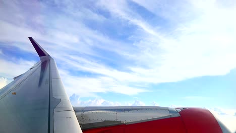 Verkehrsflugzeugmanöver-Durch-Wunderschönen-Blauen-Himmel