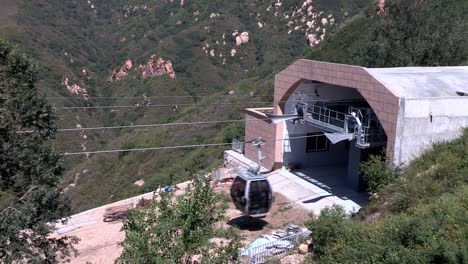 Ropeway-or-cable-car-to-Great-Wall-in-China