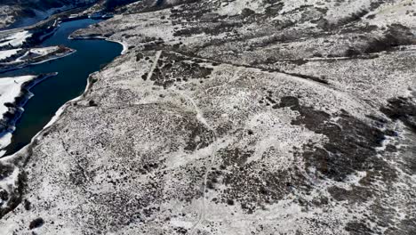 Verschneite-Wasatch-Bergkette-Hinauf-Zum-Emigration-Canyon-In-Utah-An-Einem-Klaren-Tag