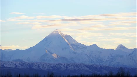 Time-lapse-of-Alaskan-mountains