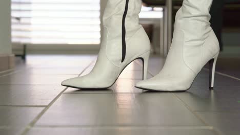 Weiße-High-Heels-Stiletto-Stiefel-Aus-Kunstleder