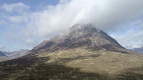 Aerial-footage-of-Buachaille-Etive-Mor-mountain-at-the-entrance-to-Glen-Etive,-Scottish-Highlands