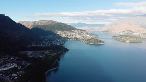 Vuelo-De-Drones-Sobre-Queenstown-Y-El-Lago-Wakatipu