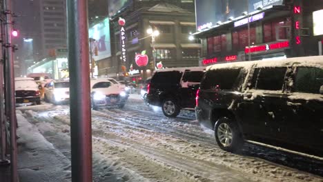 Snow-chaos-in-New-York-traffic