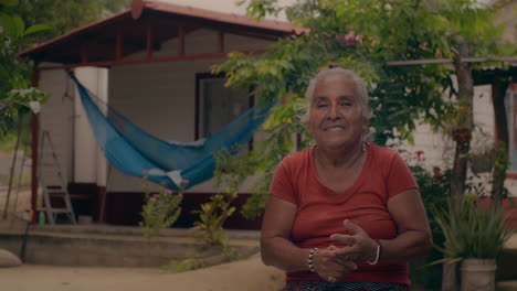 Porträt-Einer-Alten-Dame,-Leben-In-Der-Sierra-Von-Oaxaca
