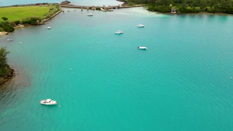 Aerial-view-of-tropical-island-and-turquoise-water
