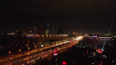 Rusia-Moscú-Parque-Pobedy-Por-La-Noche-En-El-Día-De-La-Victoria-4k-30fps-Con-Un-Dron