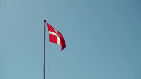 Dänische-Flagge-Flattert-Im-Wind