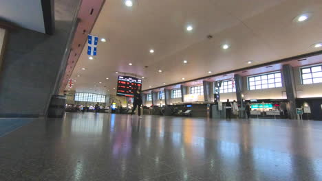 Timelapse-pan-camera-view-of-the-central-train-station-in-Montreal