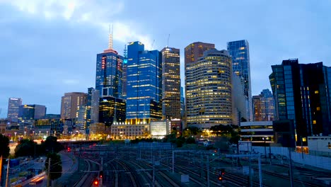 Melbourne-Verkehr-Nächtlicher-Zeitraffer-Auf-Autobahn-Und-Eisenbahn
