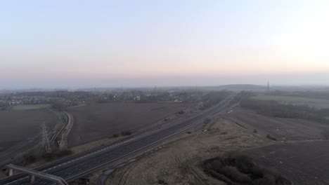 Luftaufnahme-Mit-Blick-Auf-Die-Landschaft-Der-Britischen-Autobahn-M62