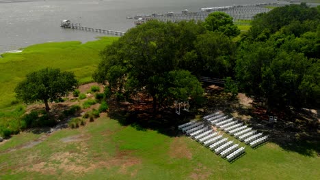 Aerial-drone-footage-of-coastal-park-area-in-southeastern-Mt-Pleasant,-South-Carolina
