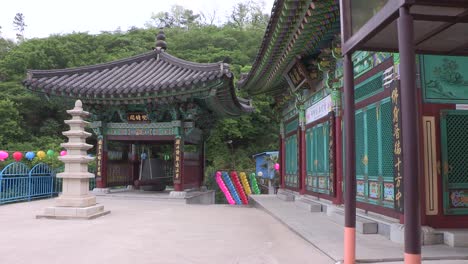 Hermoso-Templo-Budista-Wongaksa-En-Ulsan,-Corea-Del-Sur