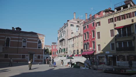 Campo-Dei-Frari,-Venecia,-Italia