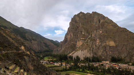 Time-lapse-of-Ollantaytambo-Inca-Ruins,-tourists-going-up-and-down,-Peru