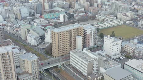 Eine-4K-Luftaufnahme-Der-Belebten-Straßen-Der-Stadt-Machida,-Tokio,-Japan