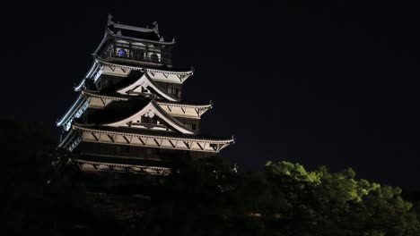 Ein-Blick-Auf-Die-Burg-Von-Hiroshima-Bei-Nacht