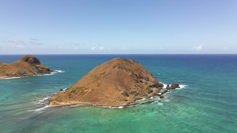 Wide-angle-aerial-view-of-the-front-side-of-the-Mokulua-Islands-in-Lanikai-Hawaii
