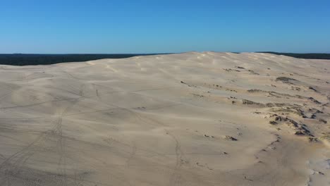 Dune-du-Pilat-Sandhill-in-Arcachon-Bassin-France-opposite-Cap-Ferret-with-a-height-of-over-100-meters,-Aerial-flyover-shot