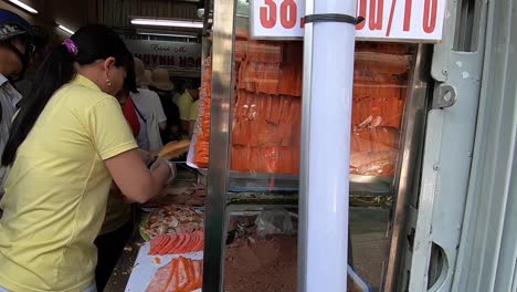 Lebensmittelverkäufer-Des-Bahn-Mi-Stores-In-Ho-Chi-Minh-Stadt,-Vietnam