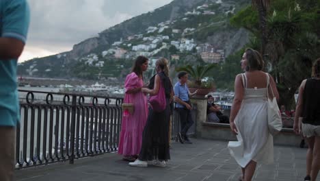 People-on-Viewpoint-of-Amalfi-Coast-Riviera,-Italy