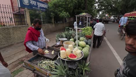 Fruit-seller-wears-mask-during-covid-19-in-Deoghar