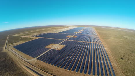 Solar-panels-in-the-desert