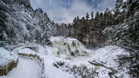 Cinemagraph-of-Blackwater-Falls-in-winter-with-ice-and-snow-while-snowing-heavily