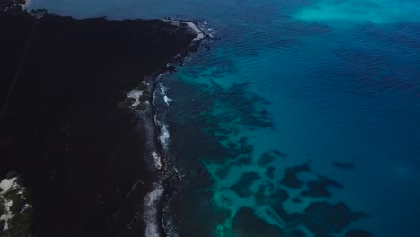 The-black-sand-complimented-by-the-Turquoise-water-of-Hawaii