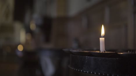 Kerze-In-Der-Kirche-|-England