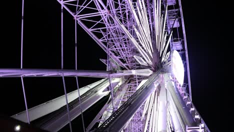 Ferris-wheel-lights-twirling-slowly-at-night