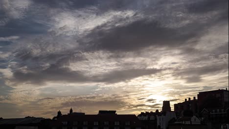 Zeitraffer-Des-Sonnenuntergangs-über-Der-Skyline-Der-Stadt-Bristol