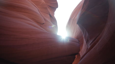 Medium-shot-of-Sun-beams-in-antelope-canyon-in-Arizona