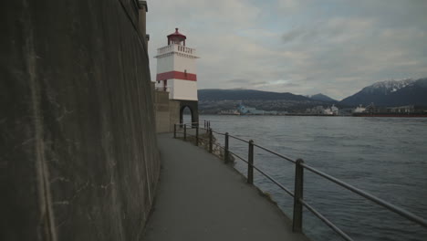 Wide-dynamic-shot-of-Brockton-Point-Lighthouse-in-Vancouver-Stanley-park-seawall,-Morning,-Slowmotion