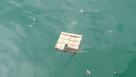 floating-wooden-box,-garbage-in-the-sea