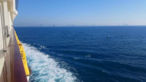Cruiseship-heading-towards-AbuDhabi