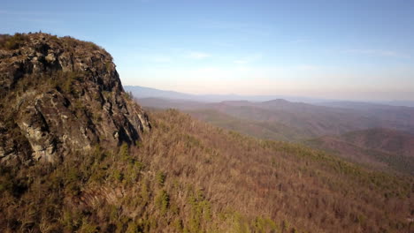 Luftaufnahme-Des-Table-Rock-Mountain-Im-Pisgah-National-Forest-In-North-Carolina