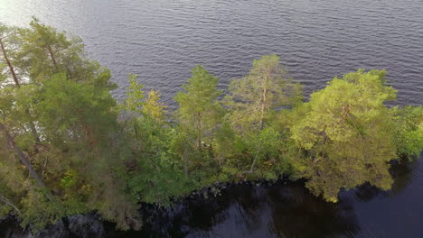 Aerial-footage-of-a-narrow-island-in-a-Finnish-lake