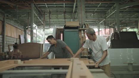 Carpenter-polishing-wood-using-sandpaper