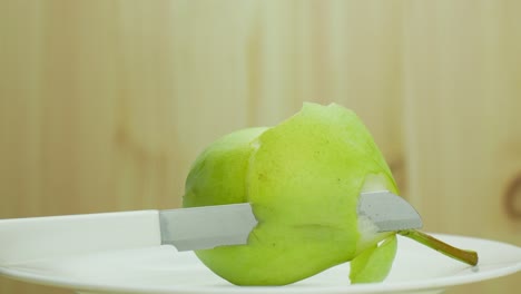 Pear-peeling-Stop-Motion