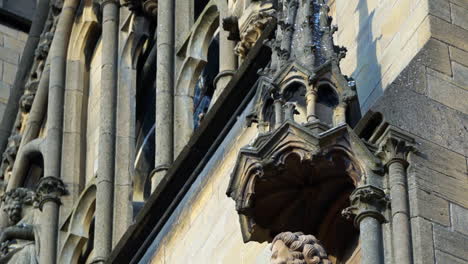 Close-up-shot-of-the-exterior-walls-and-facade-of-a-church,-showing-statues-and-saints