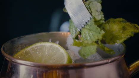 Bartender-Preparing-A-Cocktail-.-Close-Up